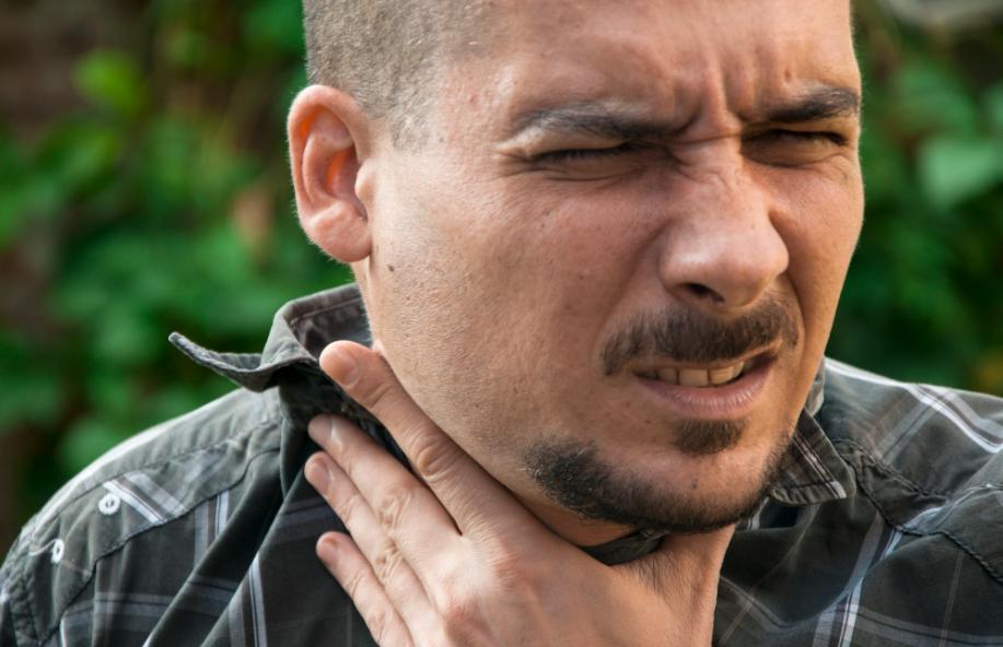 56岁男子慢性咽炎，2年后确认咽喉症，医生：4大疏忽是主因：
 
56岁，退休没