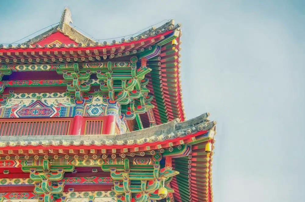 洛阳，真真是“城中一日，历经千年”。脚下驻足之地，或许依然是帝都昔日衣袂京尘的大