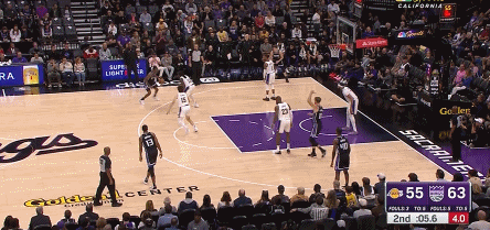 放眼整个NBA，还剩3.2秒放弃不攻的场景真的不多！詹姆斯这算一个……