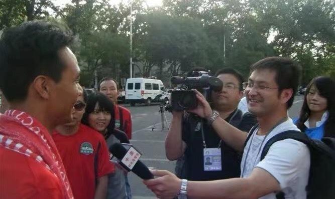 #足迹·足记# 都是河南球迷拍的发给我，大家都执着啊。前面的采访是2009年，后
