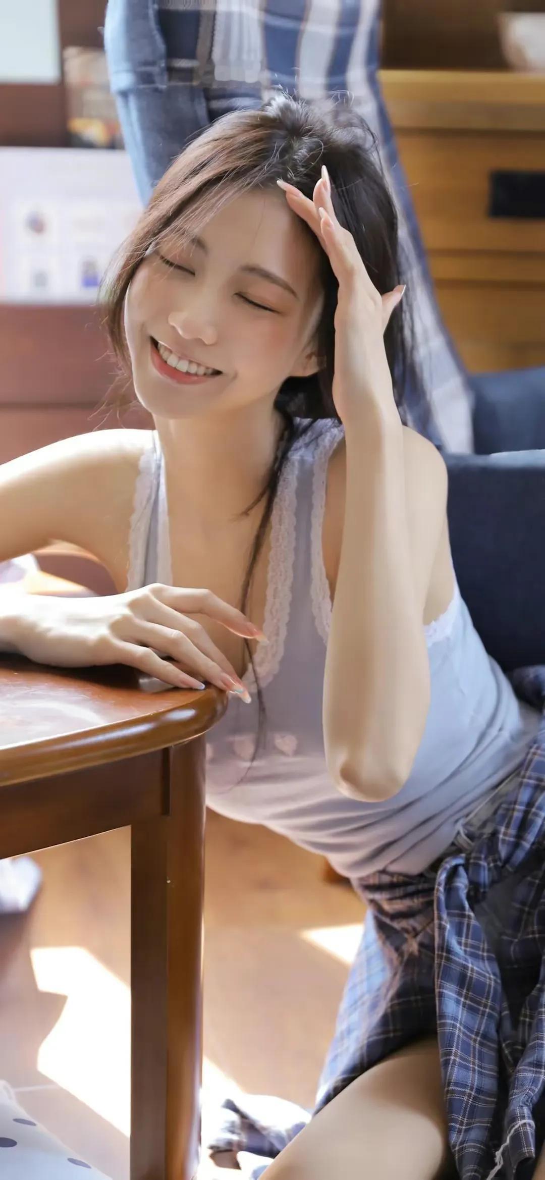 阳关，活泼的微笑女孩，好可爱