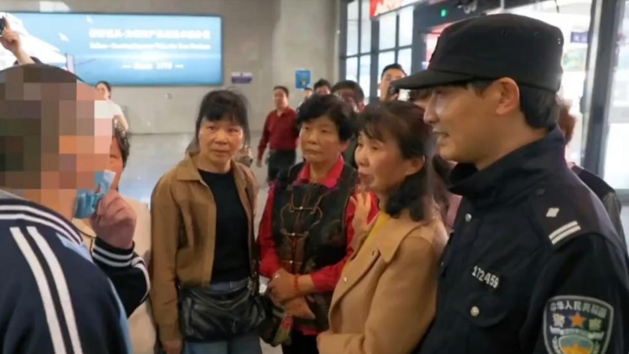 今年3月，黄岩公安分局澄江派出所发现贵阳的王某极可能是何女士儿子，经确认无误。