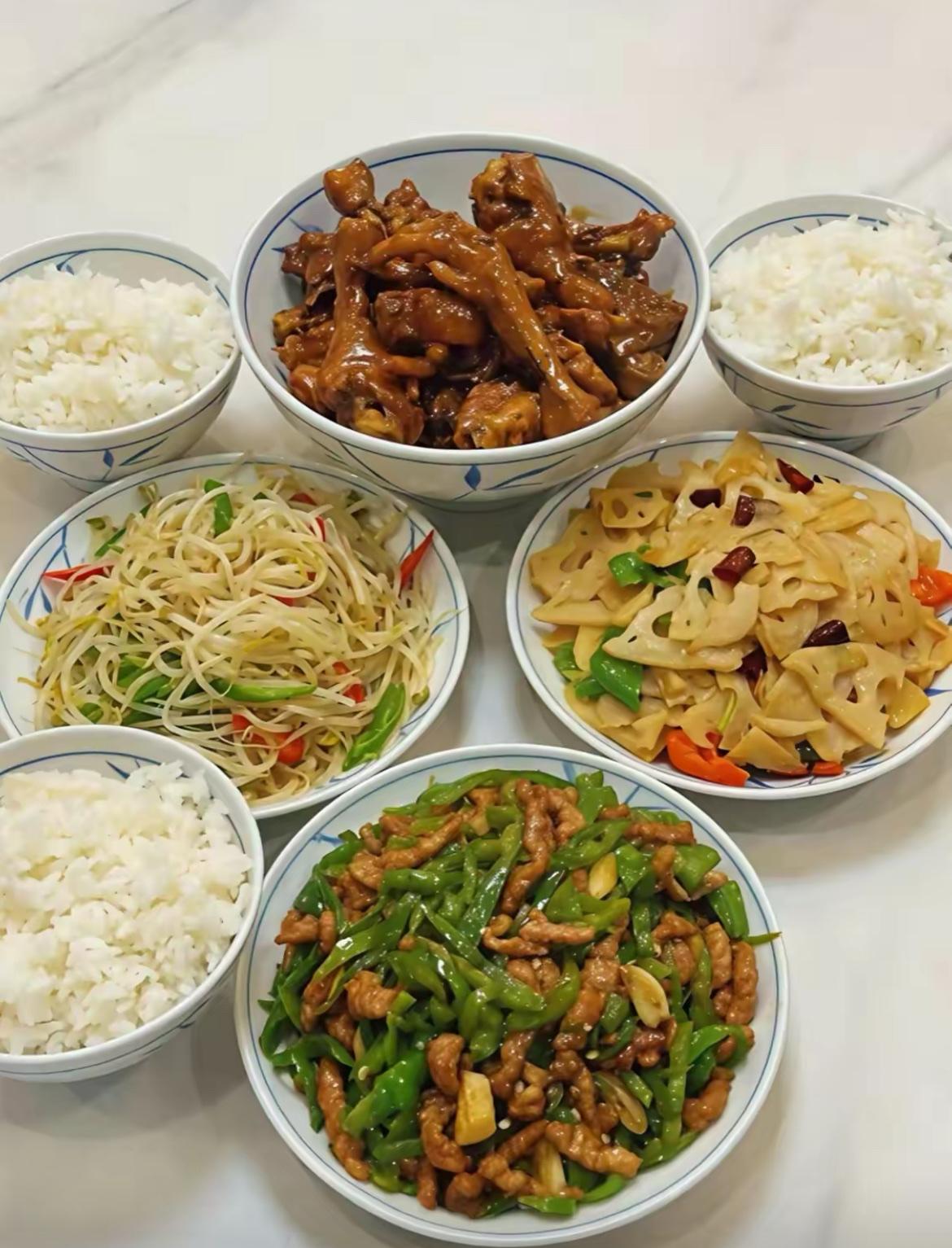 天天这样做饭过日子，一家三口得赚多少才扛得住？