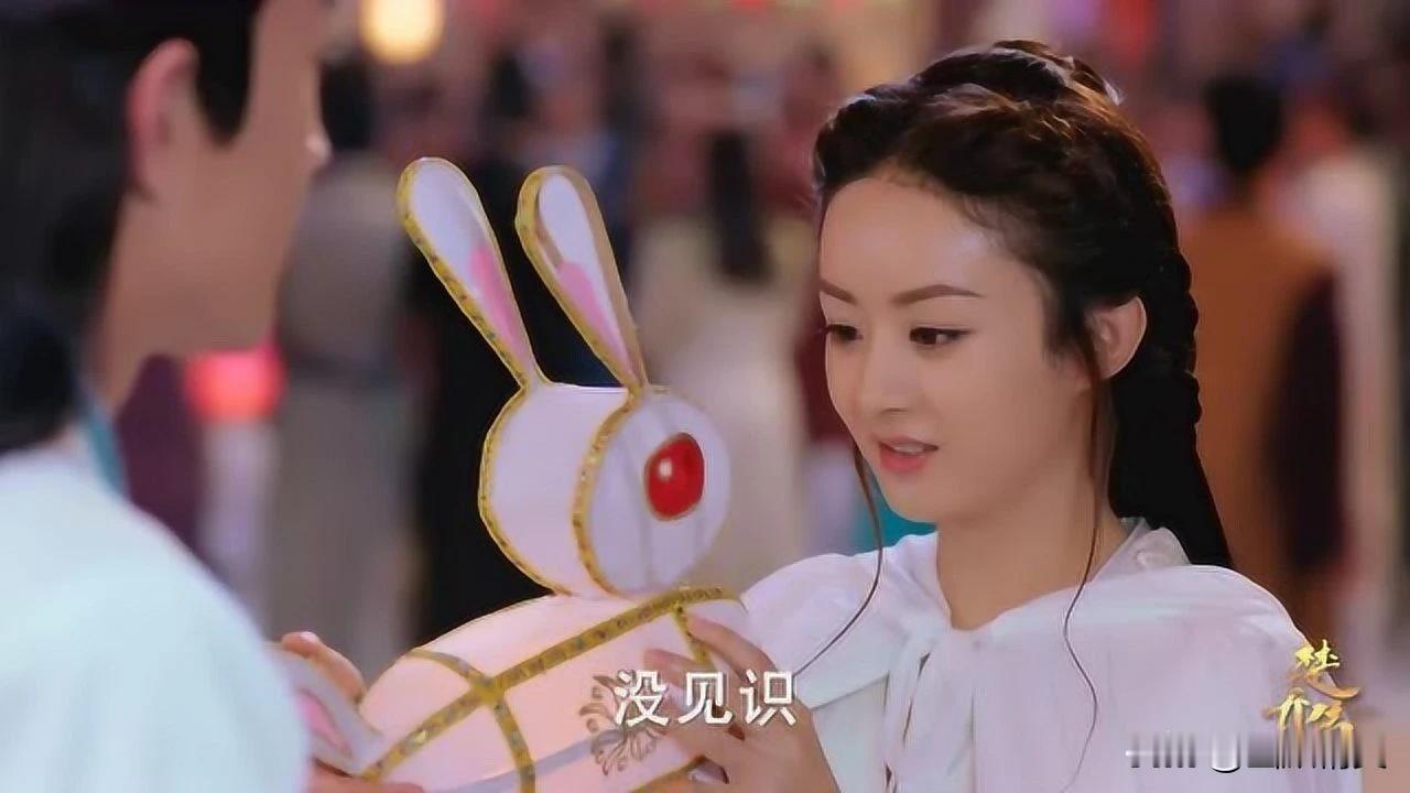 沈璃手上灯笼兔的七年见证。
                          