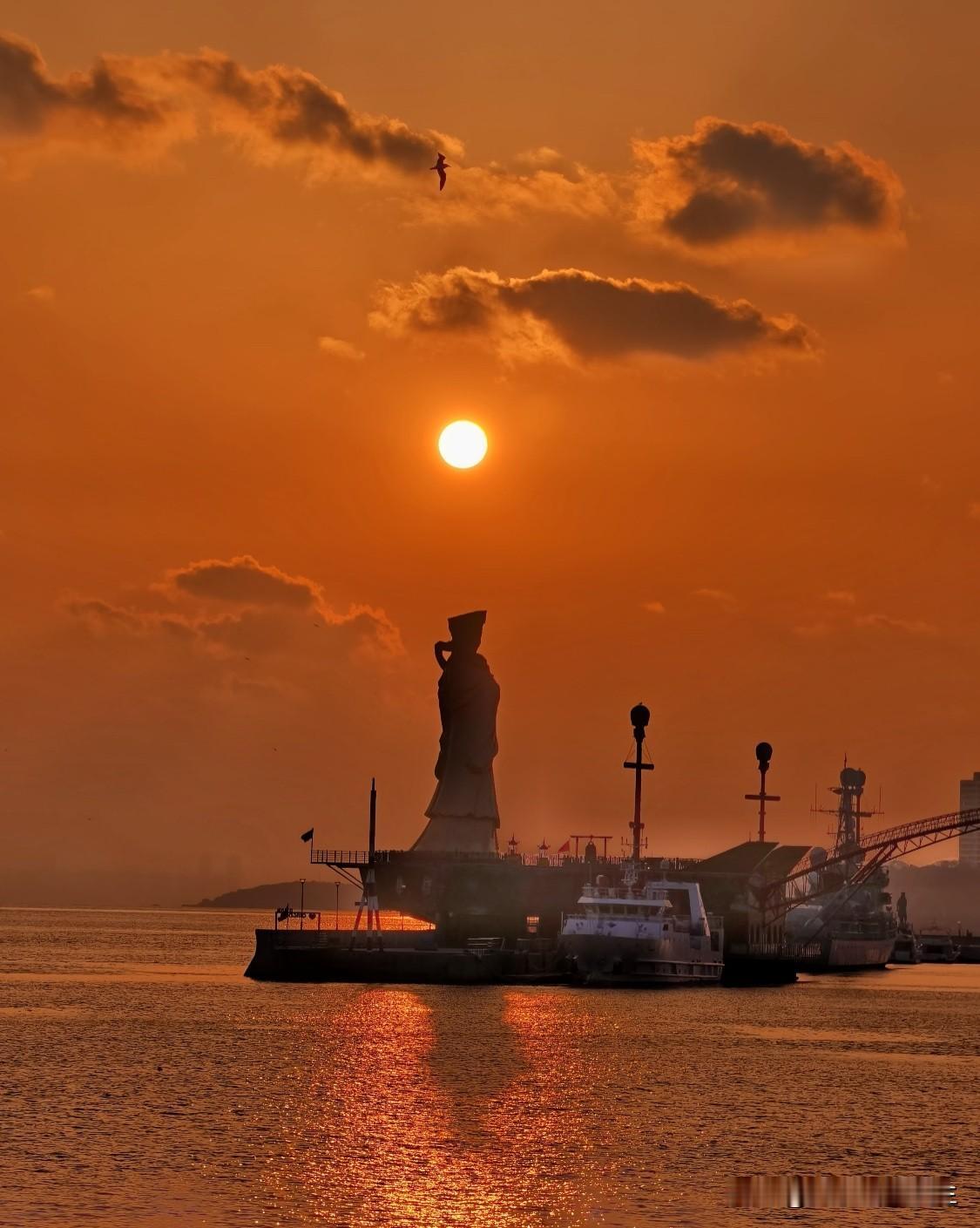 改命，就两件事：“要么用新的行动去改变大脑神经回路的连接；要么就语言去改变自己对