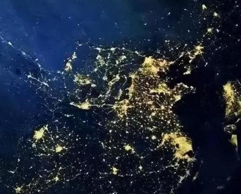 为何中国宁愿把电力输向 越南 ，让越南夜晚灯火辉煌，却对 朝鲜几乎绝不供电？
 