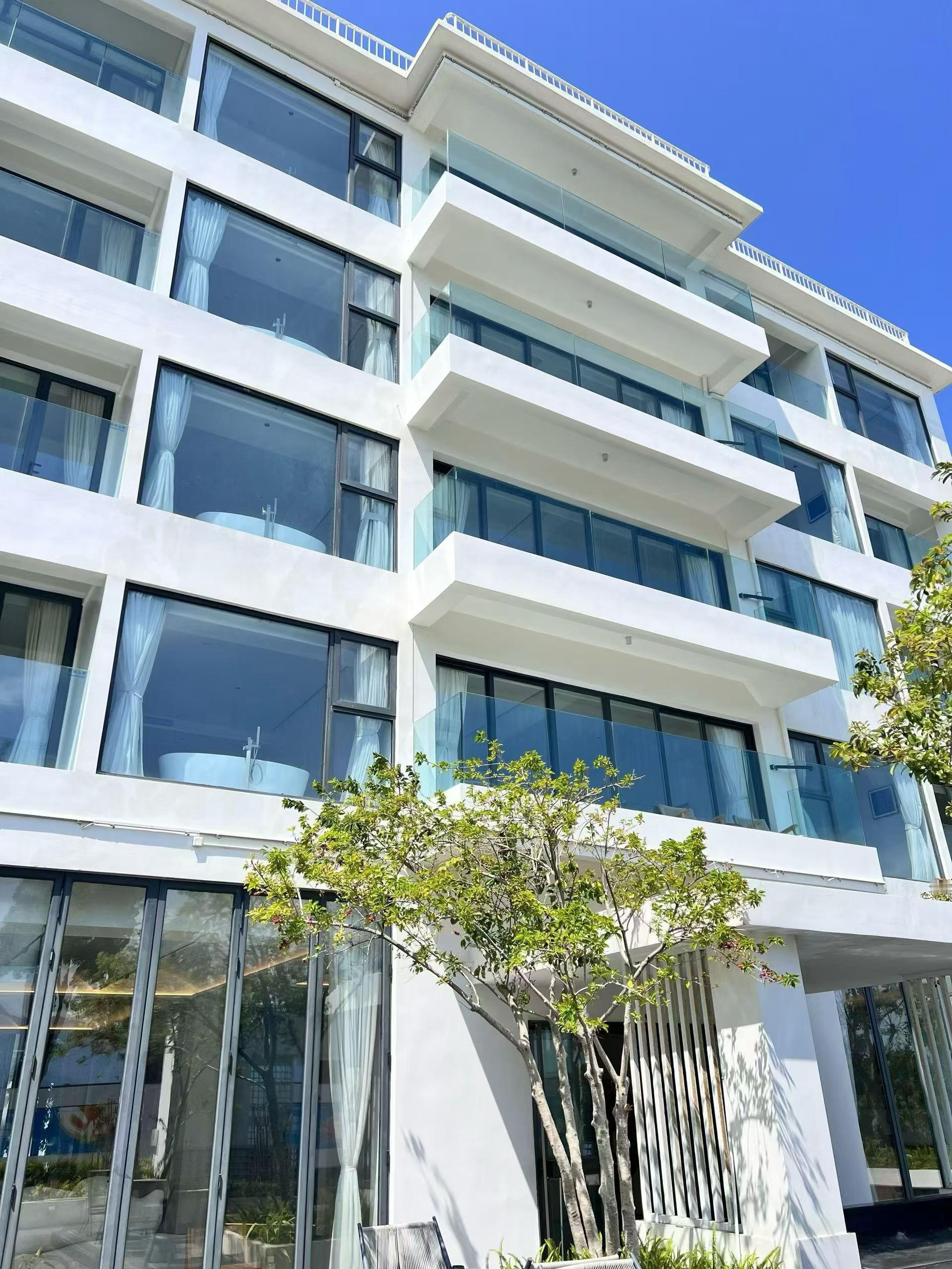 独处是一种蓄力、守住自己的节奏，世界很吵，但你可以很安静。 早安！ 