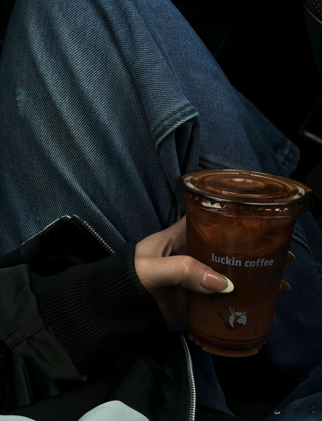 少一点期待，
多一点自在，快乐自然来。