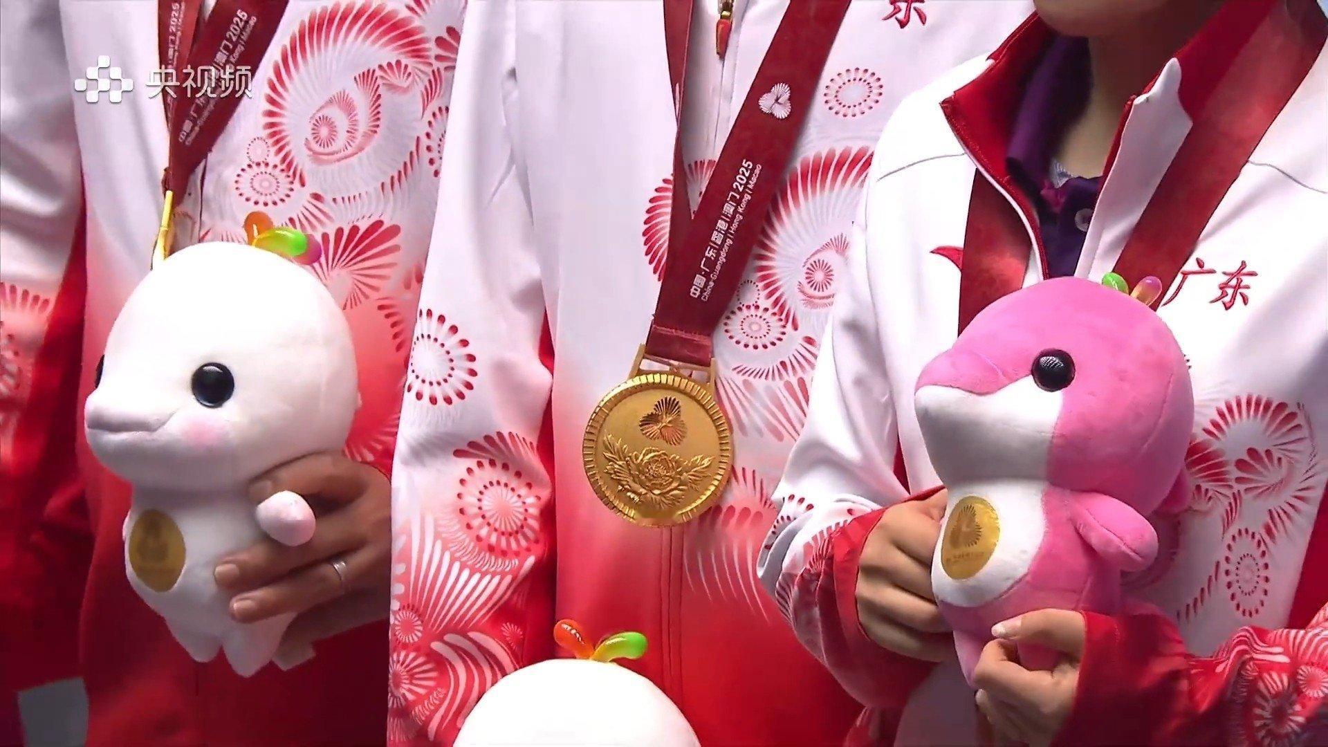 恭喜广东队“诗与远方”组合卫冕全运混双冠军！0-2落后时，林高远的爆冲与刘诗雯的