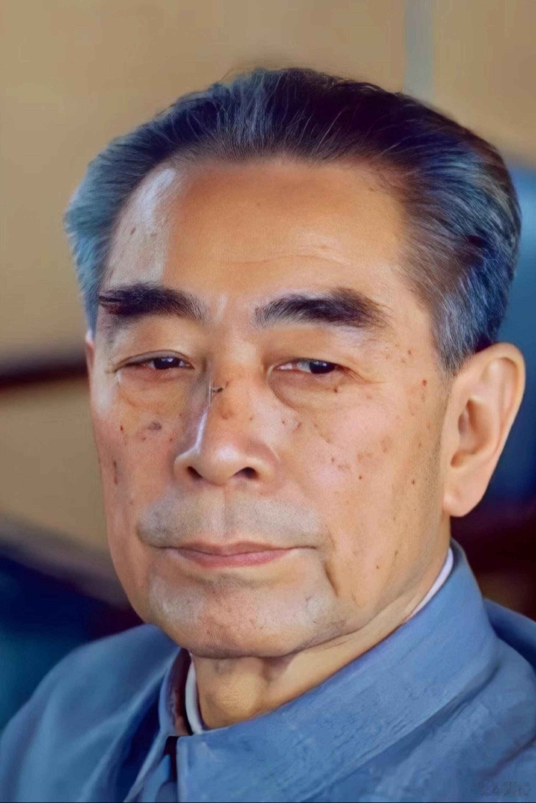 请你停留几秒钟，追忆一下这位老人，为他点个赞。他在上学时期，立下宏愿：为中华崛起