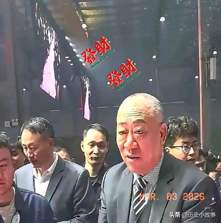 河南那个矿机老板，年前撒钱有多风光，年后开工就有多"头疼"。销售大厅直接给挤成了