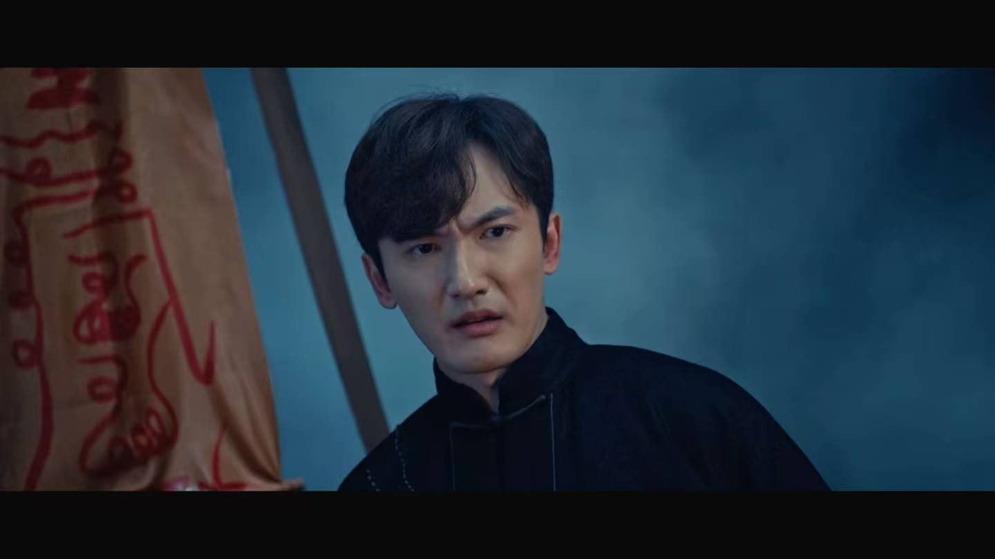 电影僵尸参将2三平台上线电影僵尸参将2全网上线一眼梦回童年惊悚回忆！红绸白布装点