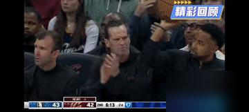 主帅力排众议，把一个场均6分的龙套扔进首发，结果他上来就撕碎了对手的进攻。
你