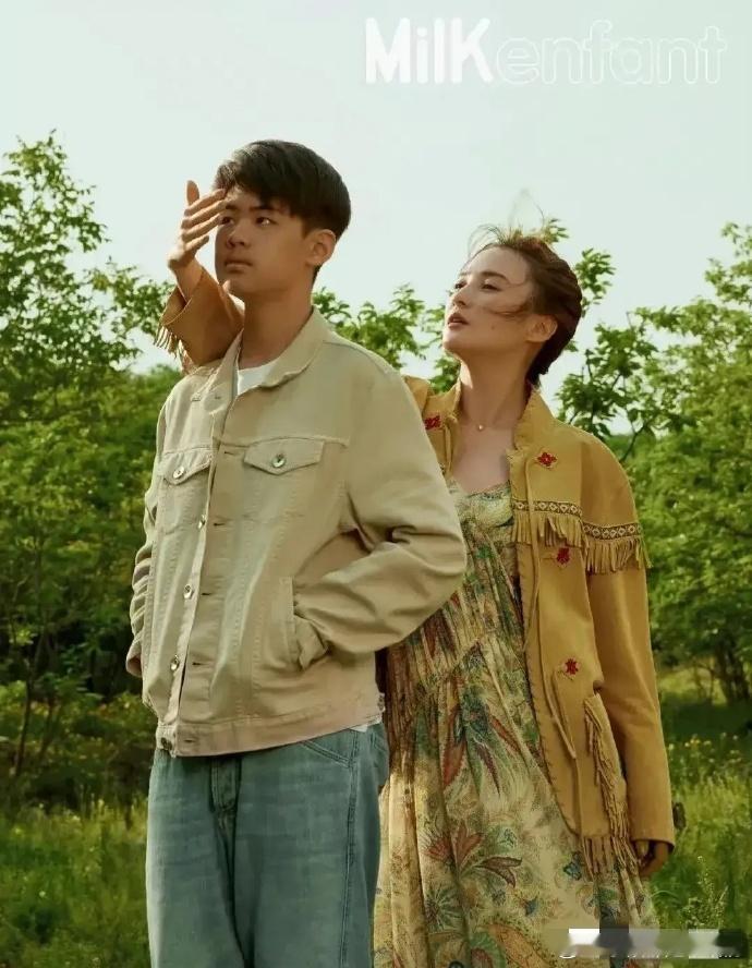 蒋勤勤的公子长大成人啦！儿子陈虎虎和老爸陈建斌实在太像了～  