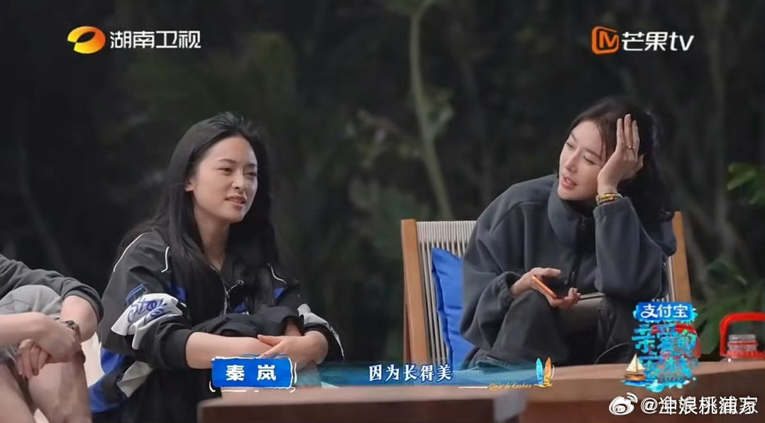 沈月从小就是一个不希望被看见的人沈月：我从小就是一个不希望被看见的人，别人夸我的