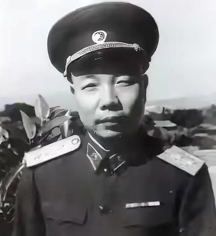 长征途中，一红军干事周书良在筹粮时被土司武装抓走。当萧华前去谈判时，土司放话说：