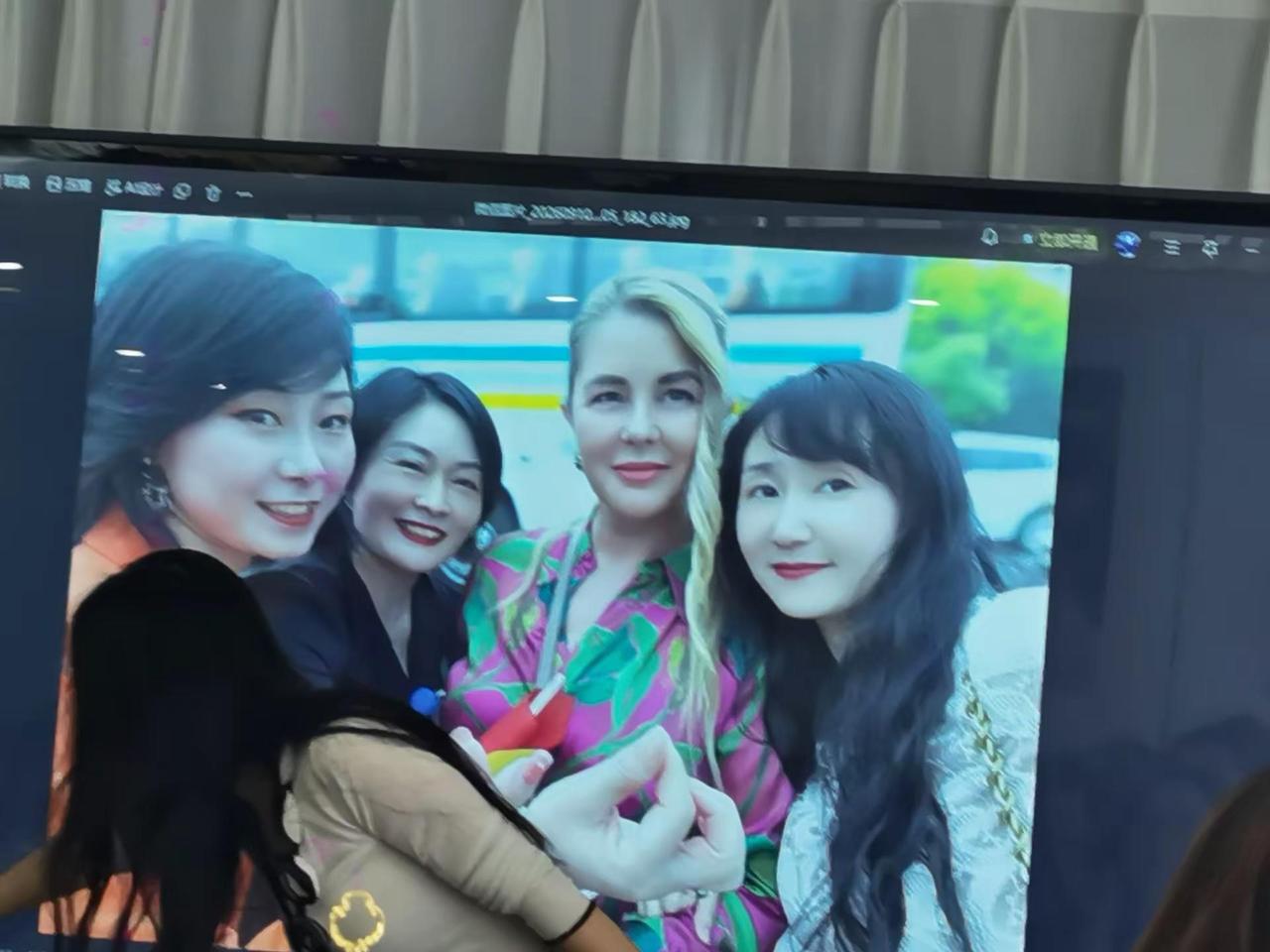各位亲们现在好[玫瑰][玫瑰][呲牙][呲牙][烟花][烟花]感谢上述老师来给伙