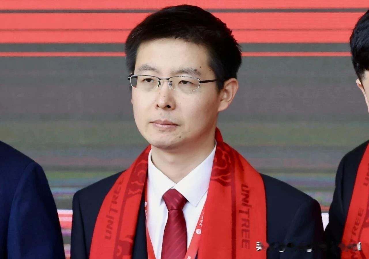 宁树CE0三兴兴说，未来的人基本上是，普通老百姓都不用上班的。全人类让机器人养着