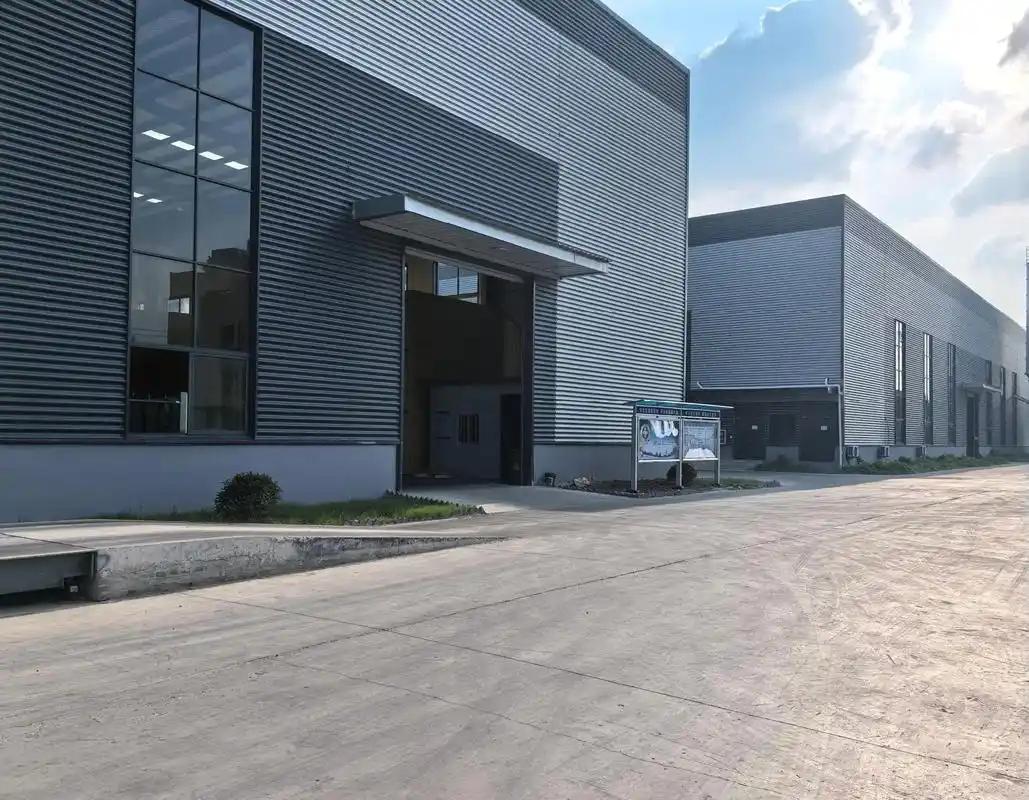 为什么现在的人都不愿意进工厂？
 
现在的人不愿进工厂，核心是付出与回报失衡、自