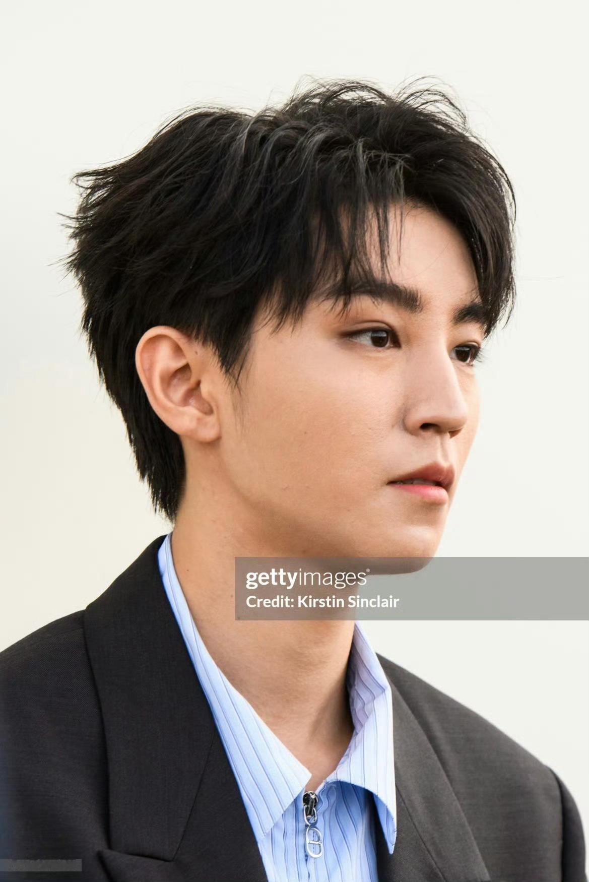 #王俊凯[超话]#  没有为去年今日外媒photocall原图直出下王俊凯的帅气