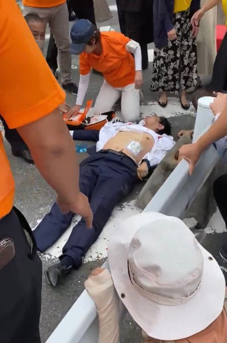时间好快！今天是安倍死于枪击一周年！枪手的名字叫山上徹也，他还好吗？[doge]