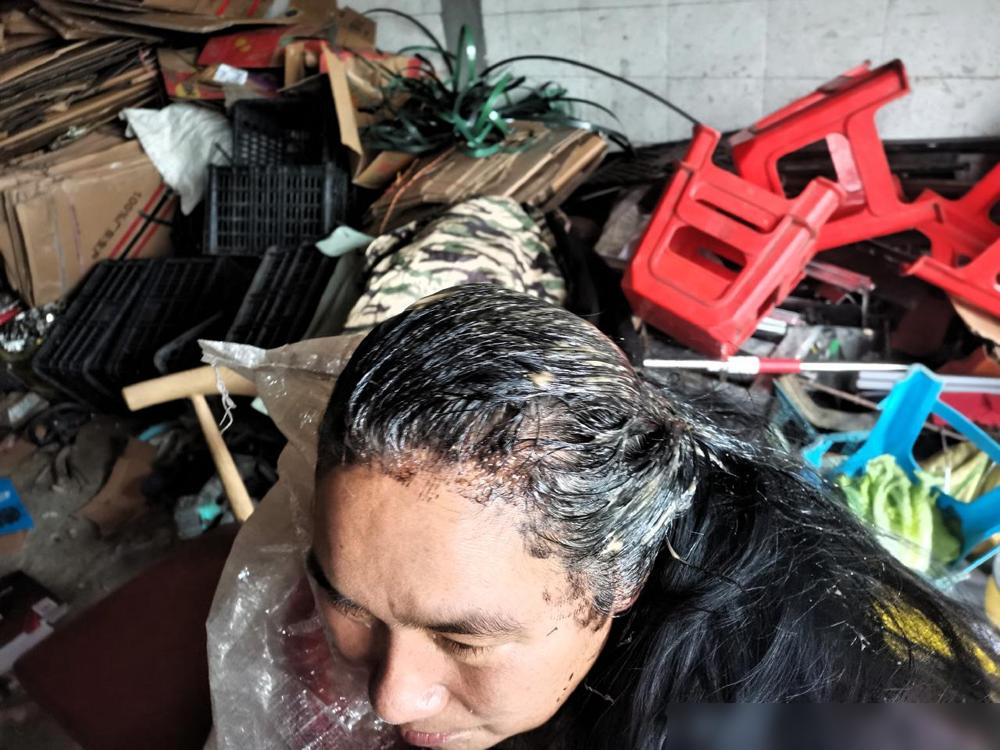 理发店老板要是看到这张账单，估计得气得把手里的剪刀直接撅折。

也就两份外卖的钱