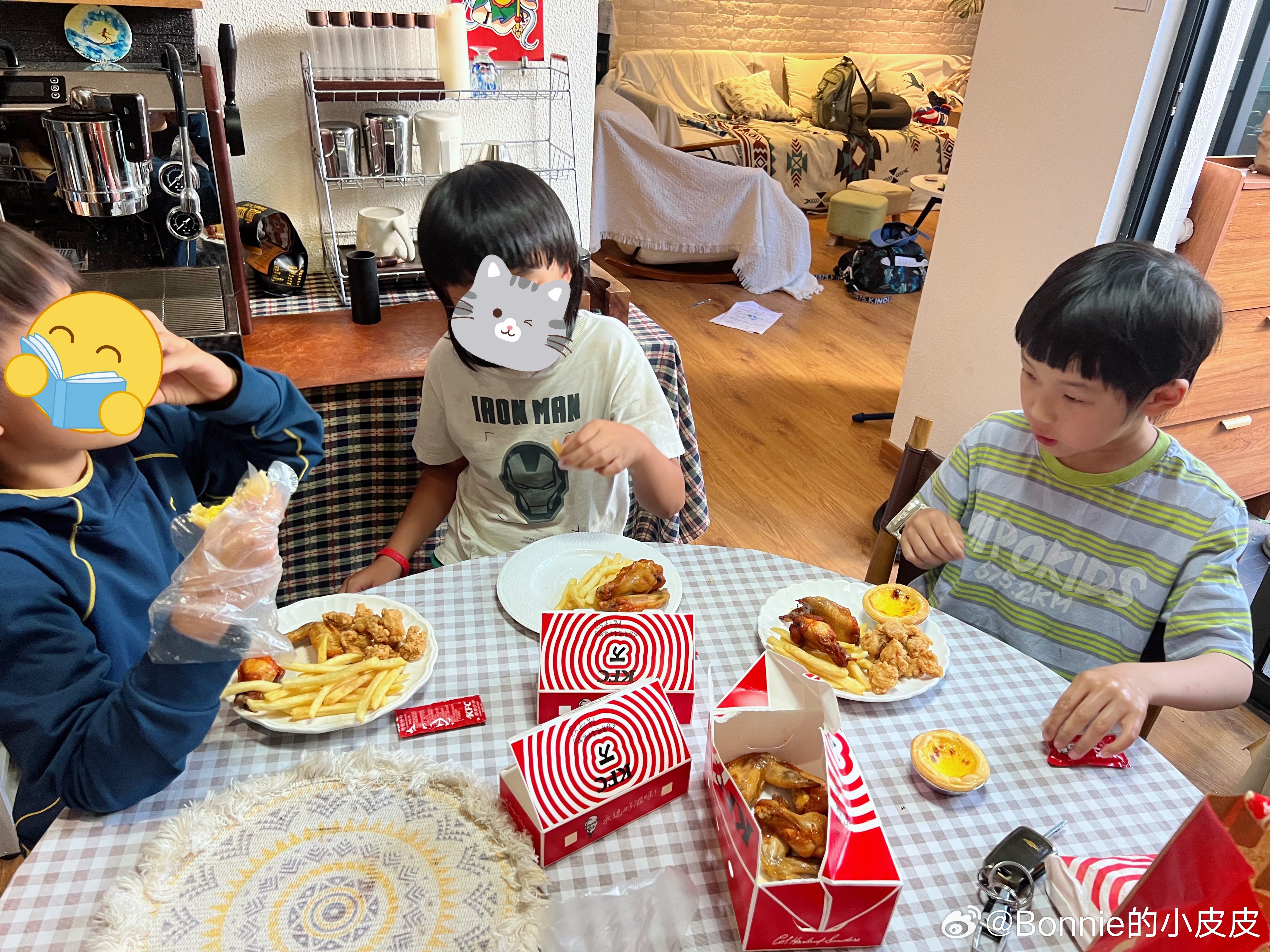 这组图是小姨的爱。六一那天，小姨说要给小皮安排一顿他爱吃的东西，然而小皮去了朋友