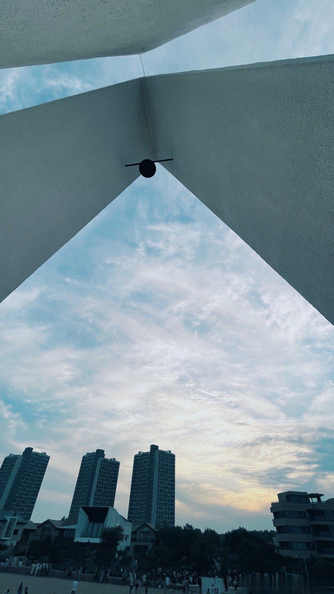 从妈妈那里了解到一件关于喝水的原来没有考虑过的有趣的事：社恐的孩子们不爱喝水，是