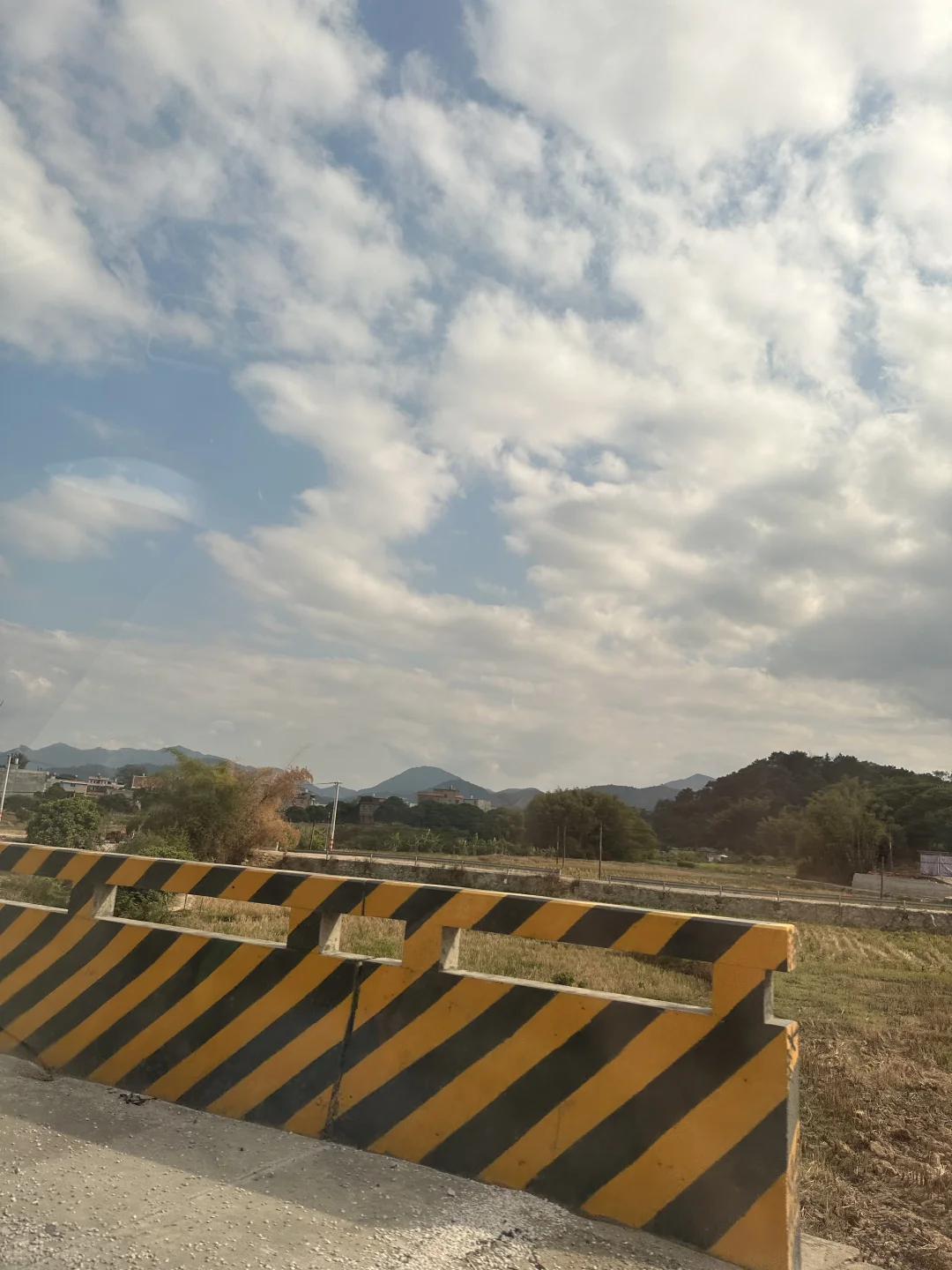 任何人都不值得深交。 包括亲人、朋友、伴侣等等各类关系，人性如此。人和...