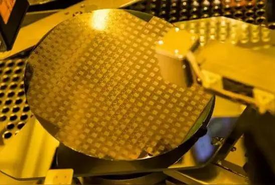 既然荷兰要断供安世半导体的晶圆，那中国就该彻底断供阿斯麦的稀土。