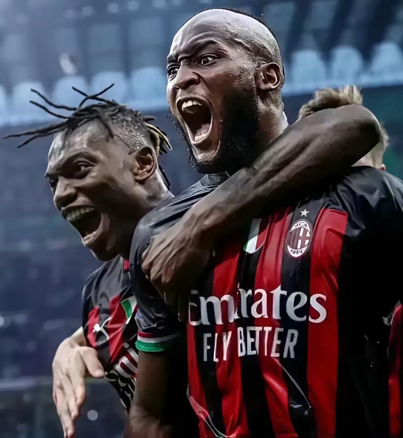 AC米兰想签卢卡库！据全市场消息，前国米前锋卢卡库今夏或加盟同城对手AC米兰。卢
