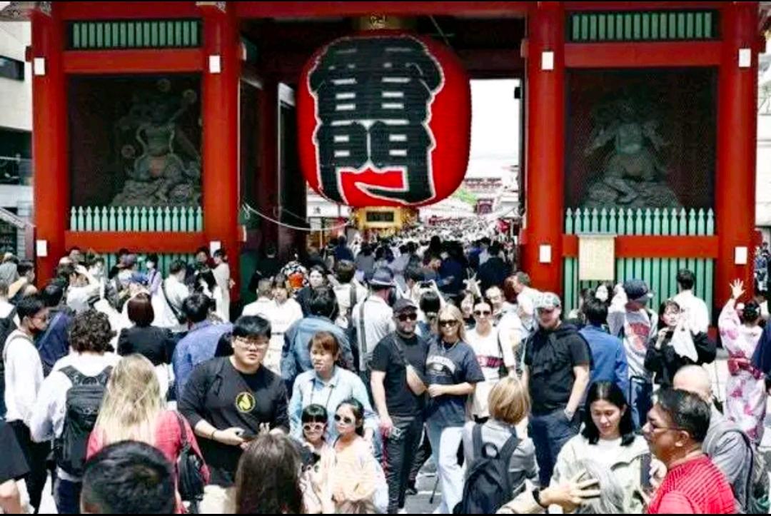 日本游客破千万，中国客暴跌，日网友：不来更赚
 
2026年日本入境游客刚破千万