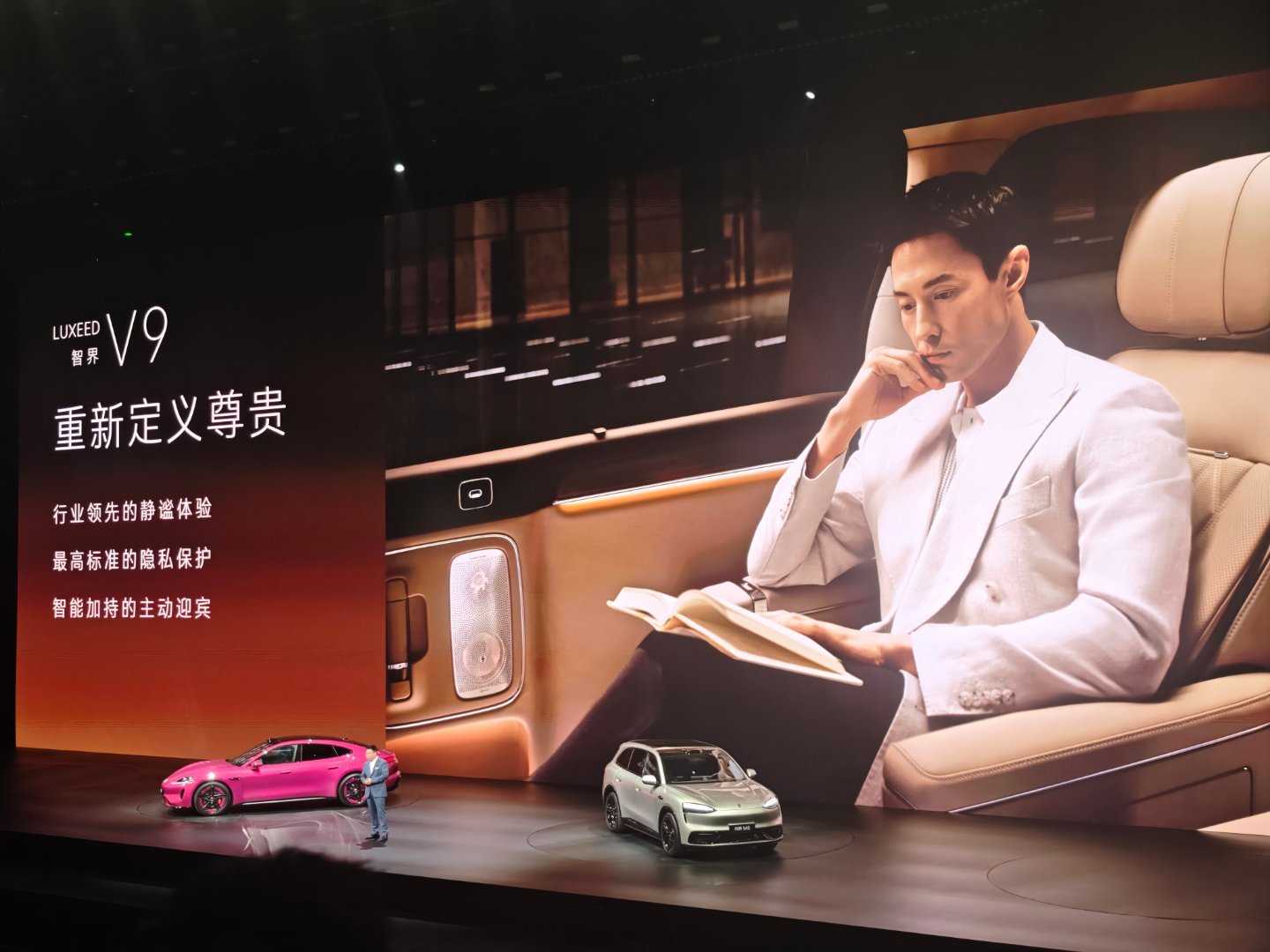 到智界了~刘亦菲也直接印上去，余总把座舱给大家介绍了一波，“移动的鸿蒙之家”新能