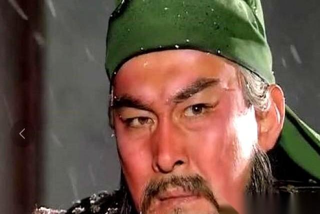 对面是我最好的兄弟，但我当着全军的面，悬赏他的人头。
这事儿就发生在襄樊。关羽当