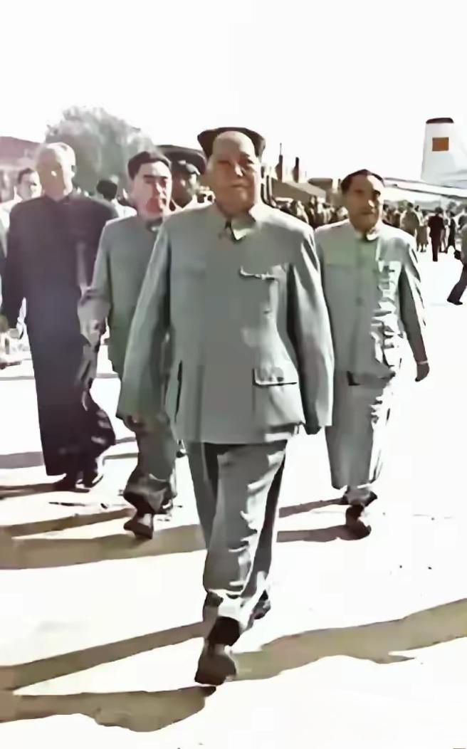 伟人教员在世时，美帝国主义为何没那么张狂？

伟人教员时期，美帝国主义没那么狂暴