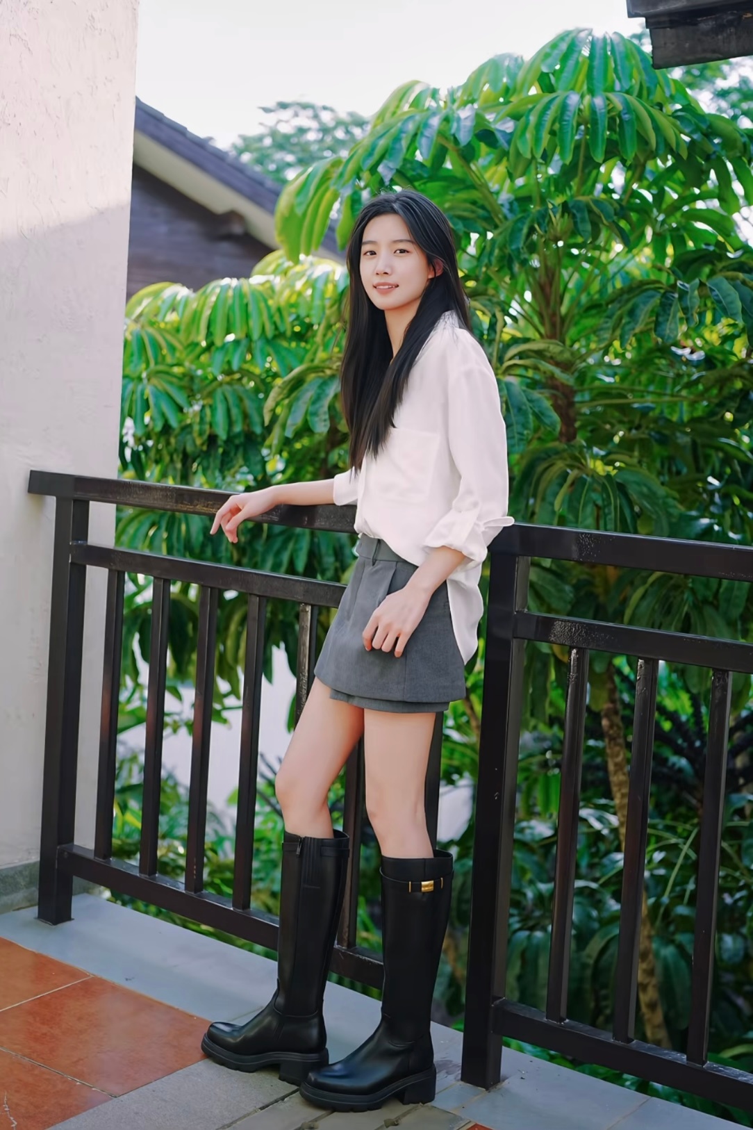 卢昱晓[超话]THX 卢昱晓 in VERAWANG灰色休闲西装裤裙卢昱晓 公关