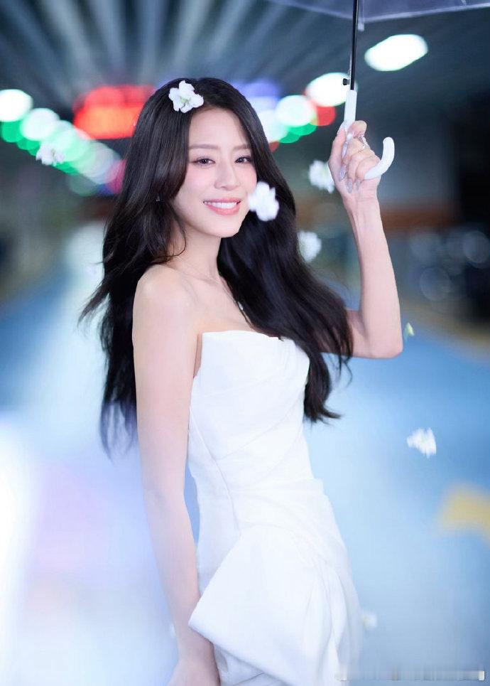 江语晨一公排名 江语晨突破自我，一公用扎实唱功与利落舞蹈，收获了属于她的认可！乘