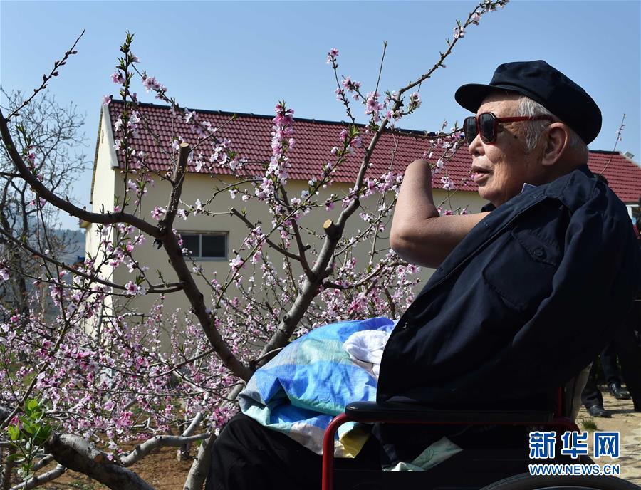 47次手术，昏迷93天，四肢全部截掉，左眼永久失明，右眼仅剩0.3视力，体重不足