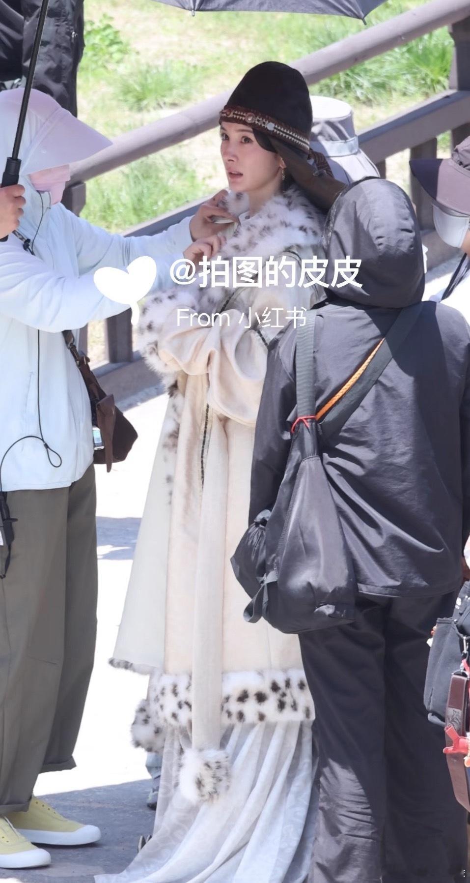 今天浙江的温度，杨幂穿这身要热惨 