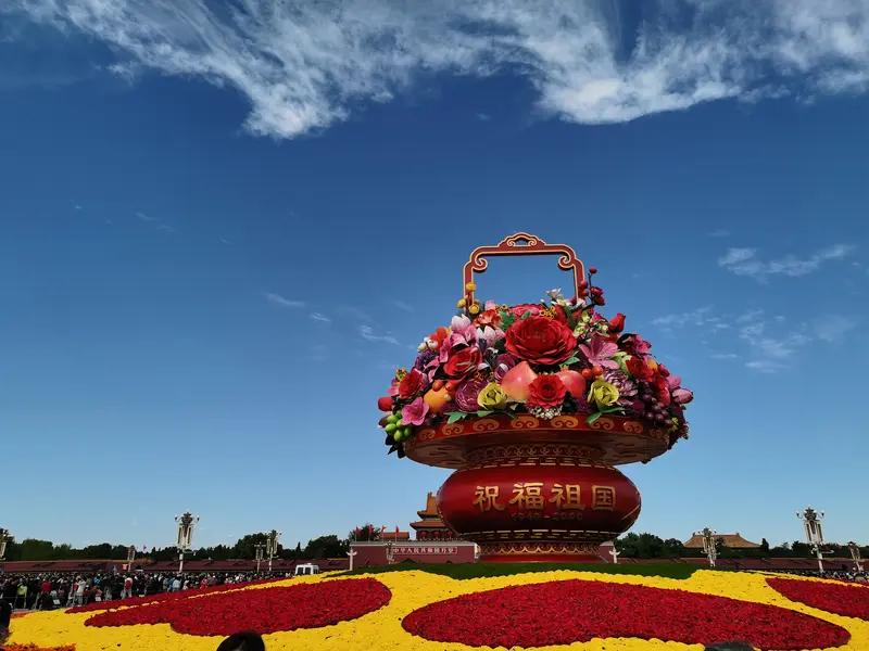 致  丽文    女士
我们同根同源、同文同种、血脉相连，休戚与共，期盼我们早日