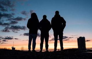 人与人之间最难得的是什么?人与人之间最难得的，是这三样：
      世上真诚最