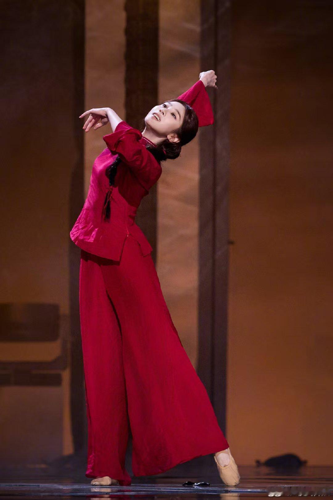 张慧雯真唱乘风2026实力说话！张慧雯全开麦真唱不搞套路，认真舞台永远最打动人 