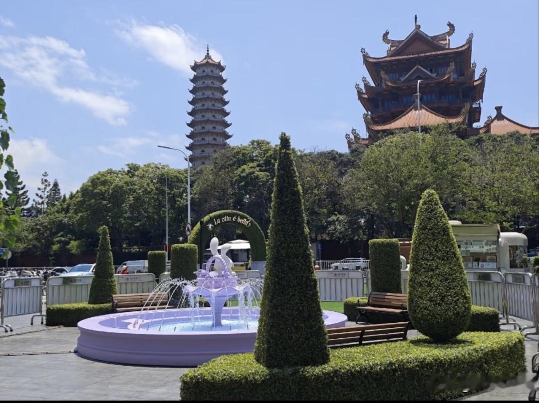 分享我这周有趣的事：福州高端地标华润万象城闲逛打卡
下沉广场总会上新各式主题展览