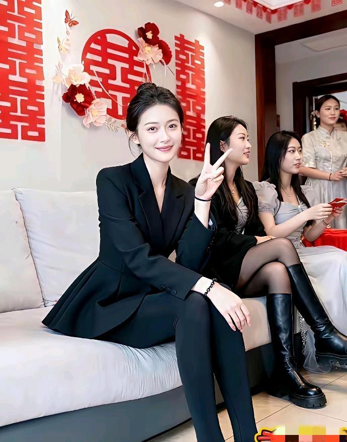 一件很奇怪的事不知道大家发现了吗 ，我表姐长相清秀，两年前离婚，不带孩子，相亲十