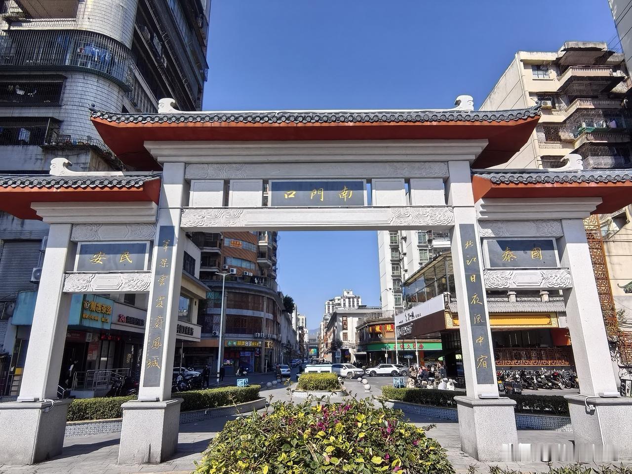 打卡清远起凤里，宛如开启一场穿越时空的奇妙之旅。它隐匿于清城南门街的小巷深处，是