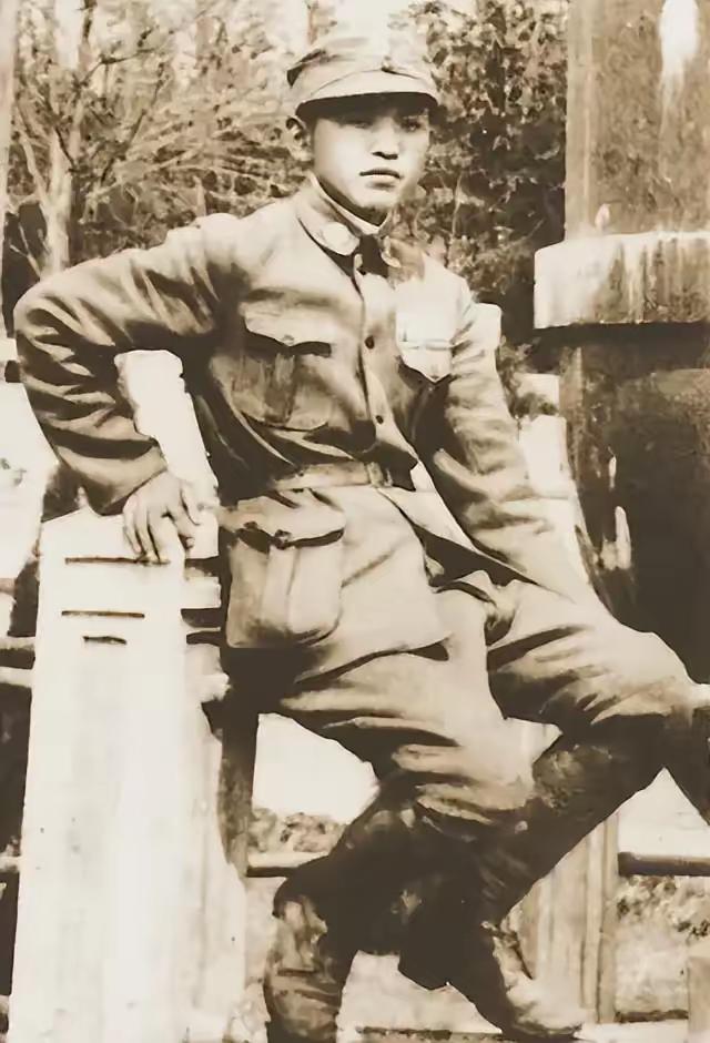 1951年，140师参谋长黎原因为打仗太厉害，资历却不够，军长为了提拔他，接连调