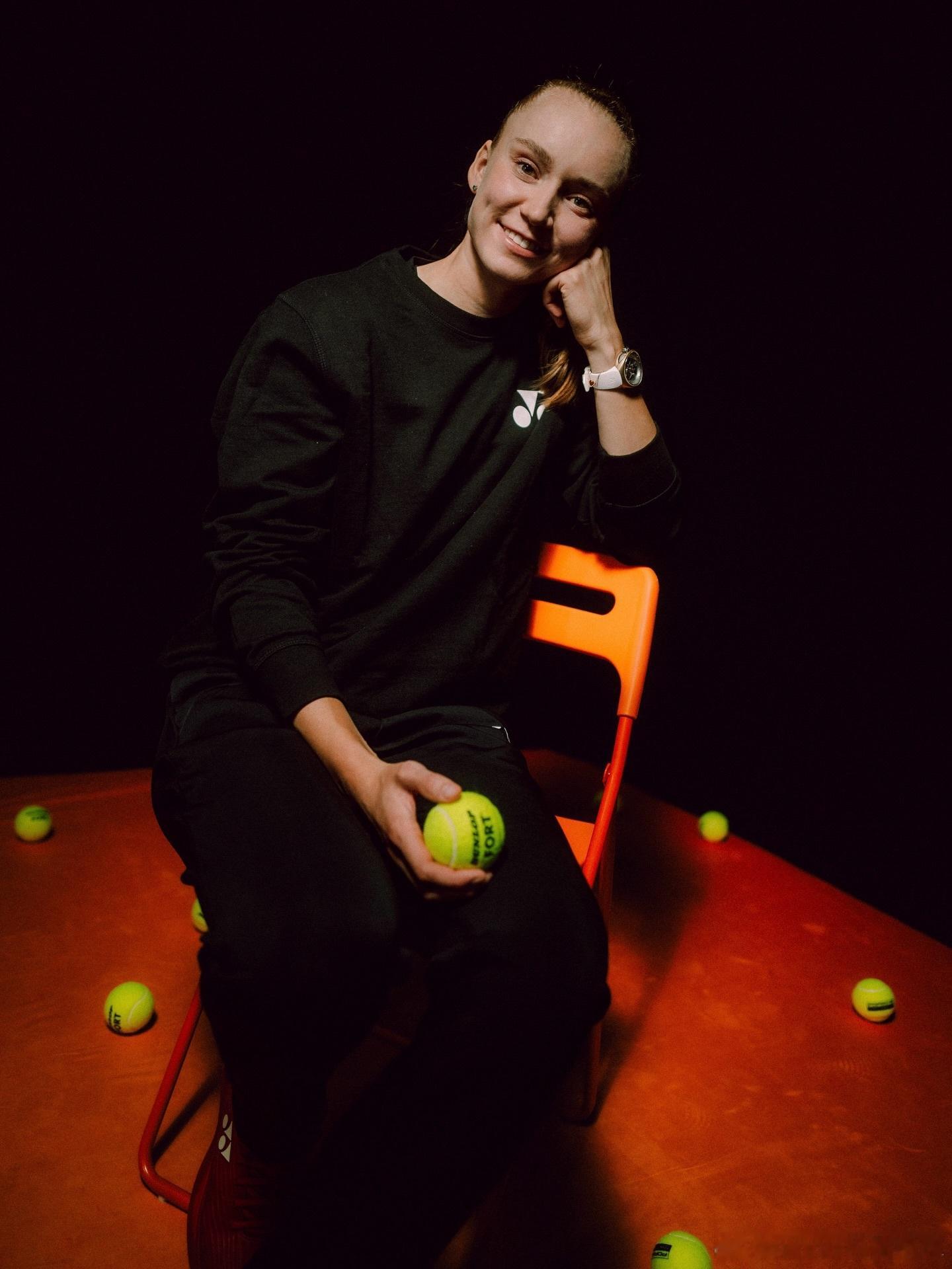 娜娜就要这样笑这是发自内心的笑容哦，一直开开心心打比赛就好！wta