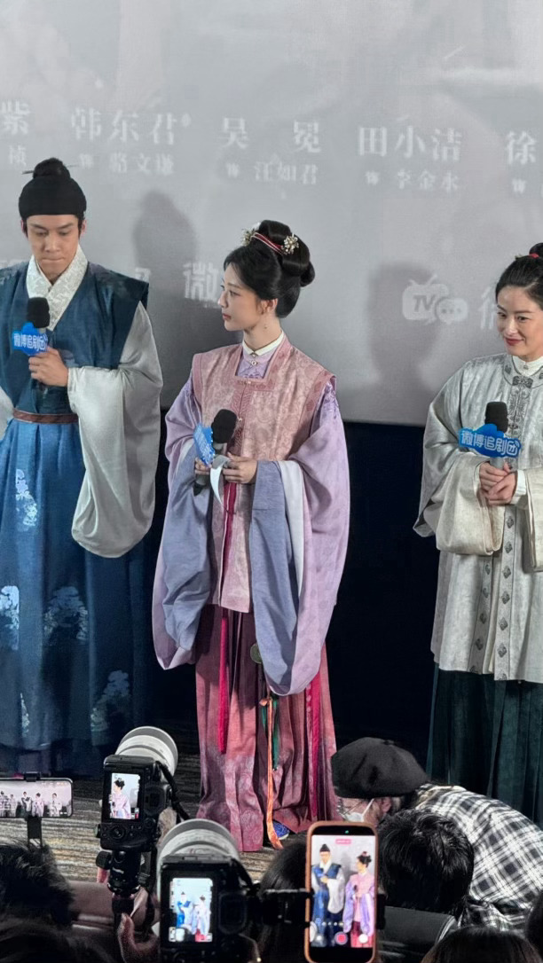 杨紫我吐槽爽了就杨紫这样杨紫为了《家业》提前学做徽墨，手上磨出茧子也不抱怨，这份