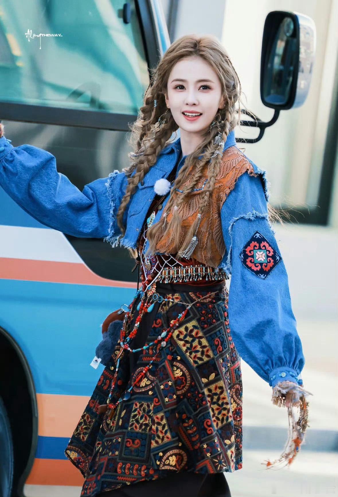 白鹿这首离婚的歌听了388遍节目中中要求发自己今年最爱的歌，白鹿发完透露自己听了