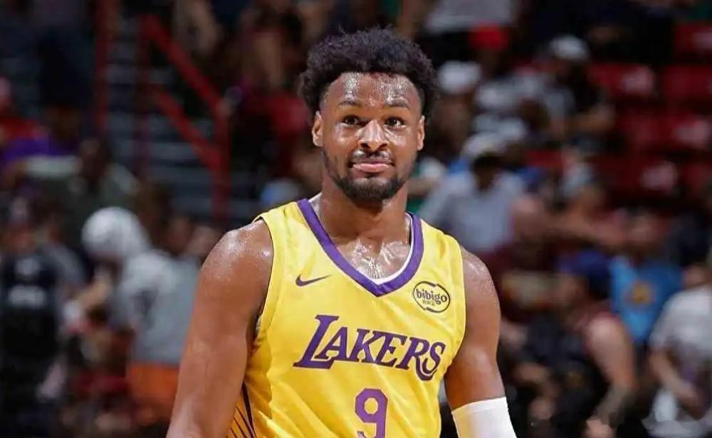 布朗尼凌空补扣技惊四座，NBA垃圾时间里绝对的goat，当之无愧，你可以说布朗尼